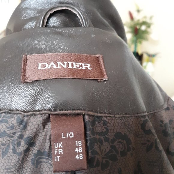 DANIER SZE L Brown 💯  leather coat🎉🎉Host Pick 1/8/25🎉🎉 - Picture 15 of 16